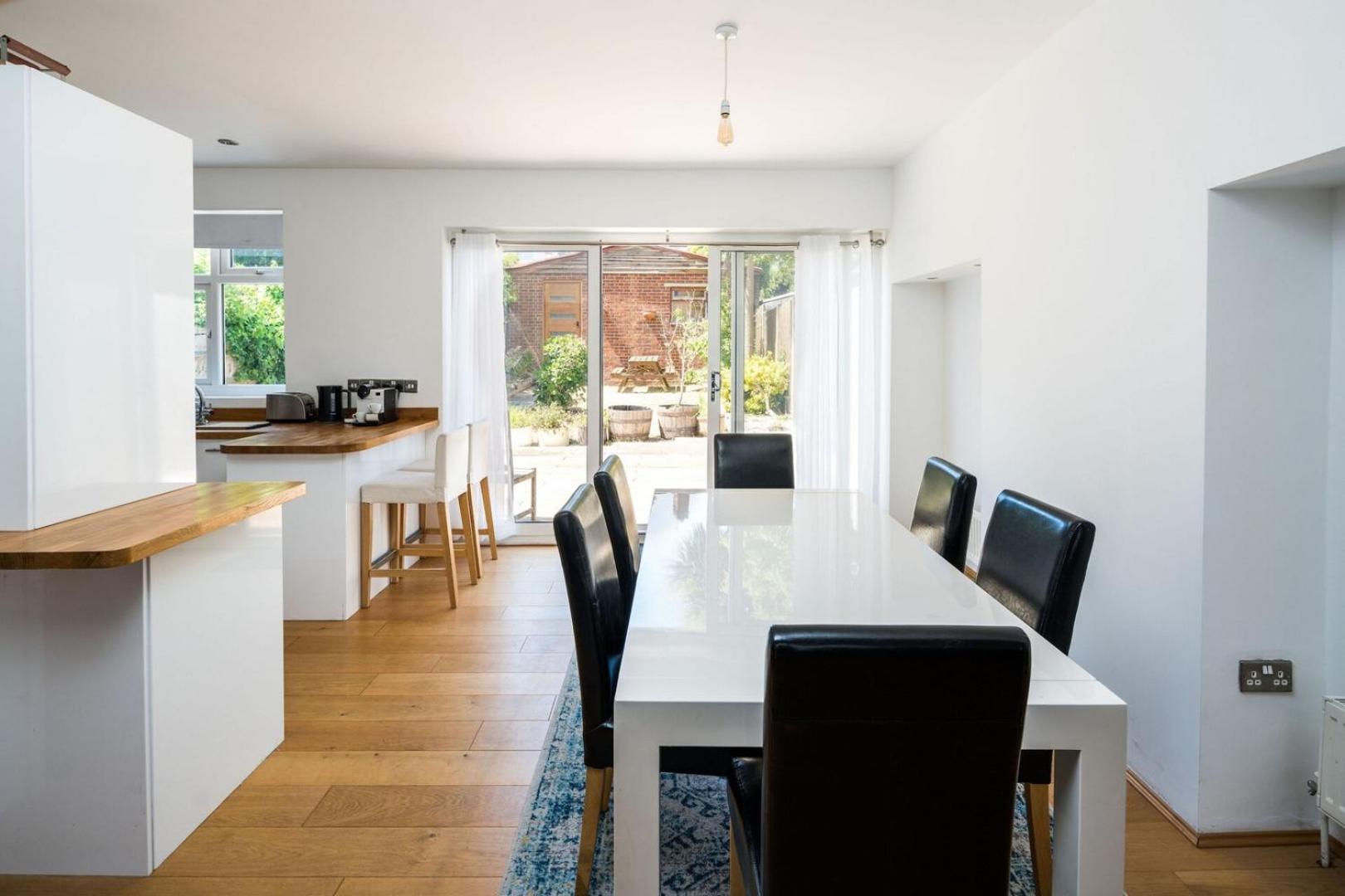Elegant 2bd House With Garden And Decked Patio Casa de Férias Londres