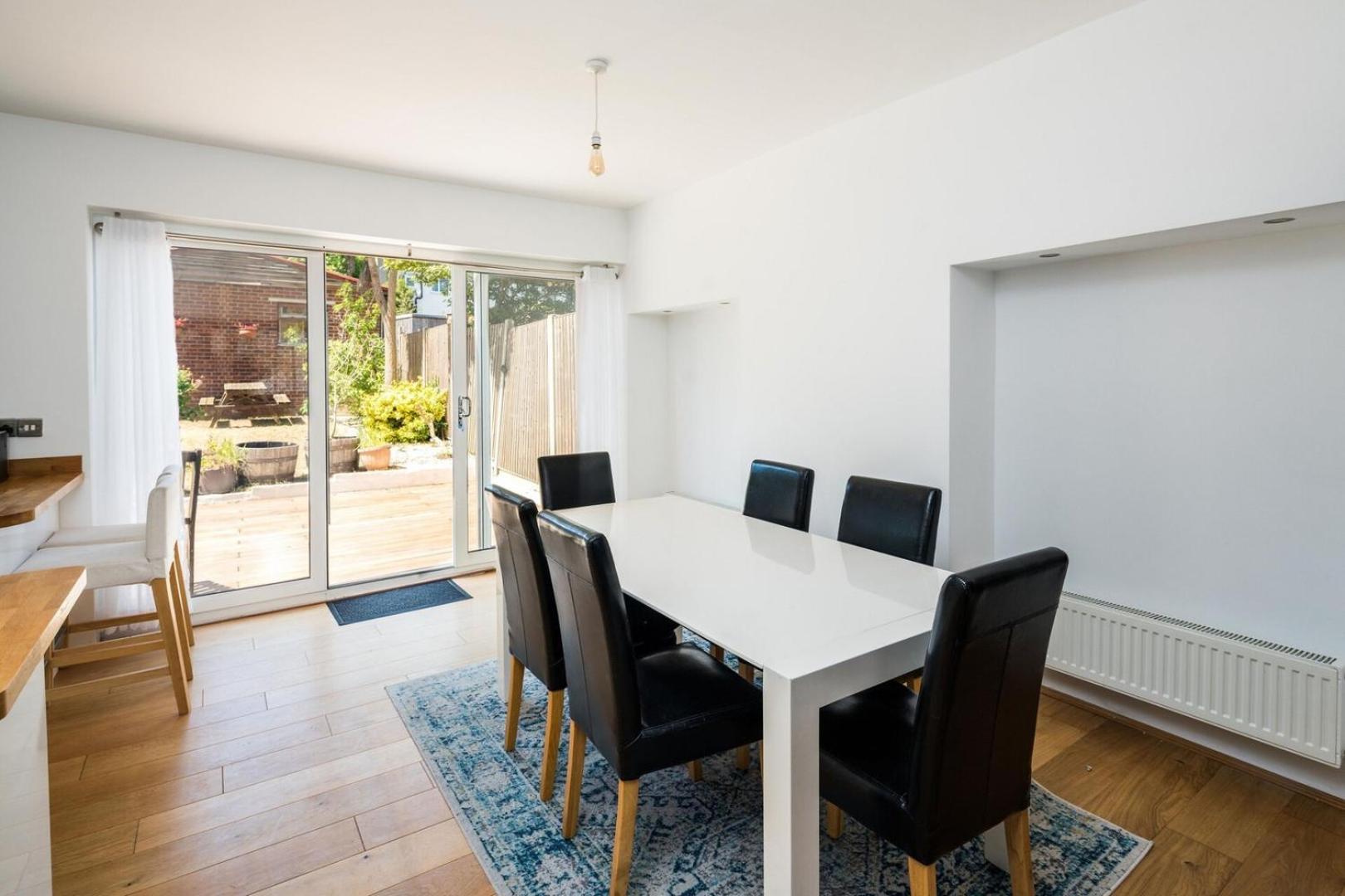 Elegant 2bd House With Garden And Decked Patio Casa de Férias Londres